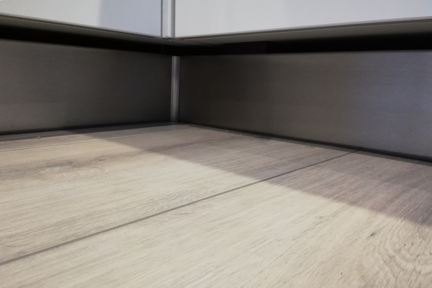 RVS keukenplint - 10cm hoog - 4 meter lang