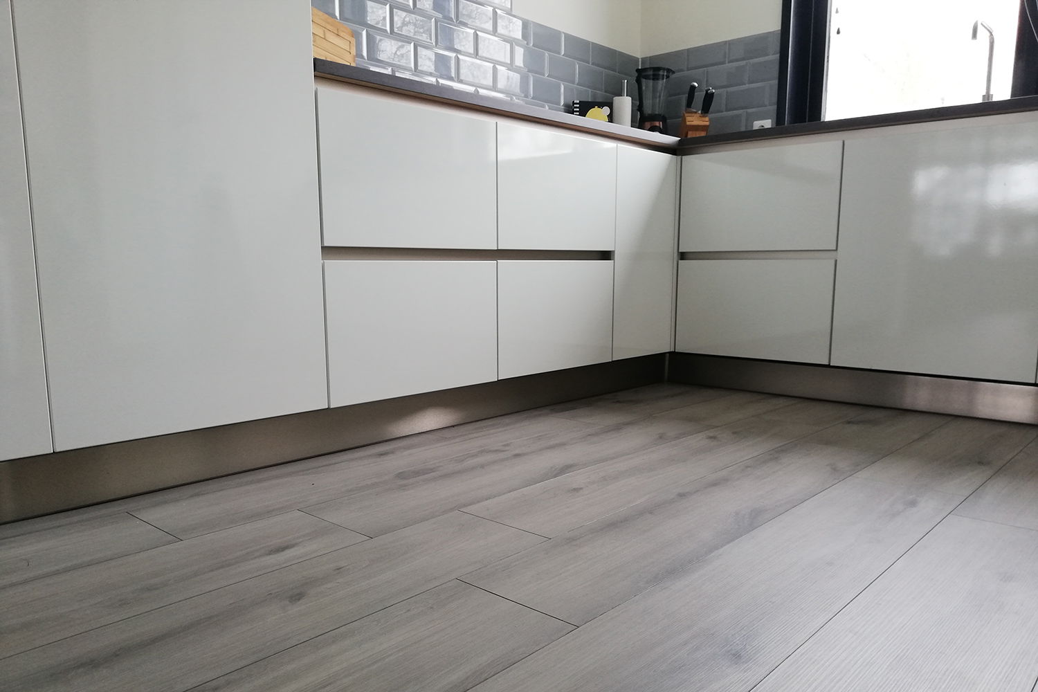 Monsterstuk keukenplint 120 mm - rvs-look